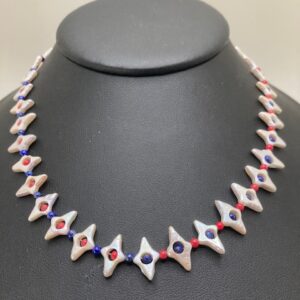 (Patriotic) Diamond-shaped Pearl necklace and earring set.