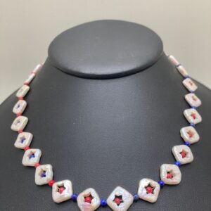 (Patriotic) Square-shaped Pearl necklace and earring set.